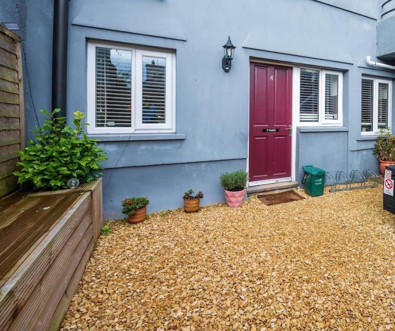Y Cwtsh Holiday home